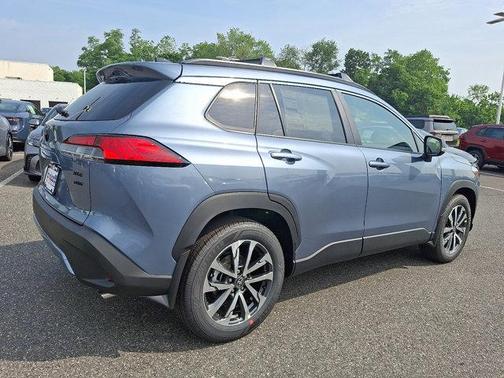 2025 Toyota Corolla Cross XLE