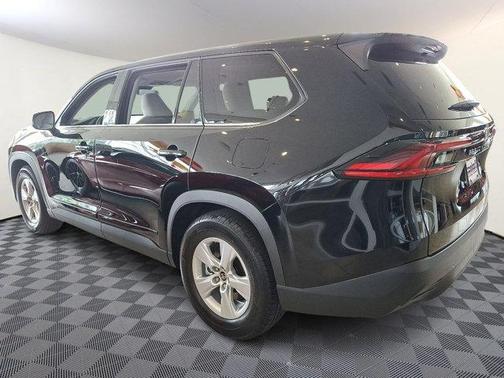2025 Toyota Highlander LE