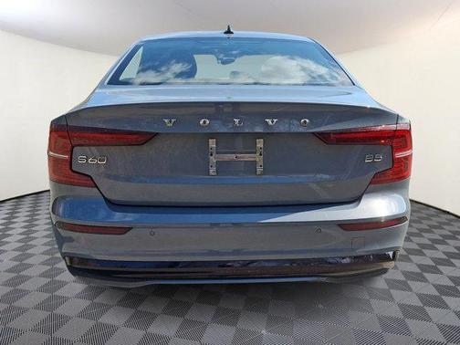 2024 Volvo S60 B5 Plus Dark Theme