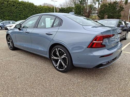 2024 Volvo S60 B5 Plus Dark Theme