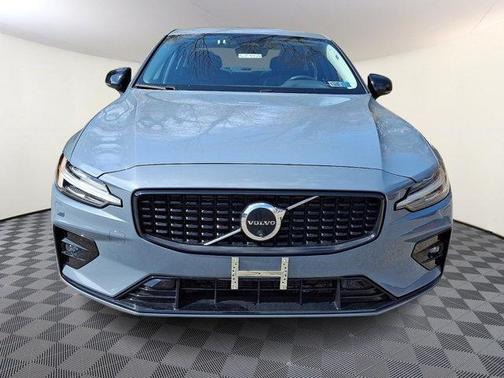 2024 Volvo S60 B5 Plus Dark Theme