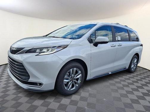 2025 Toyota Sienna Limited 7-Passenger