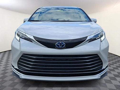 2025 Toyota Sienna Limited 7-Passenger