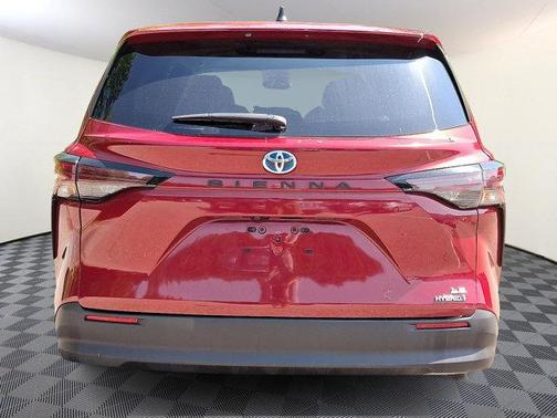 2024 Toyota Sienna LE