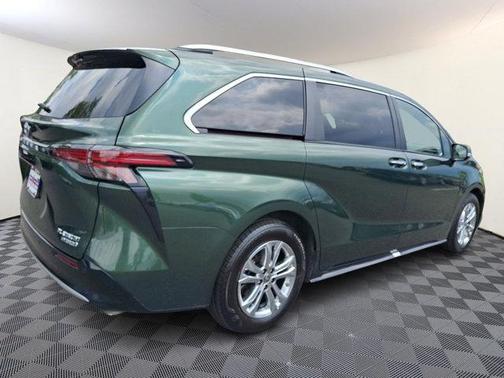 2023 Toyota Sienna Platinum 7 Passenger