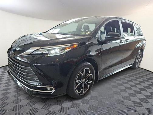2025 Toyota Sienna Platinum 7 Passenger