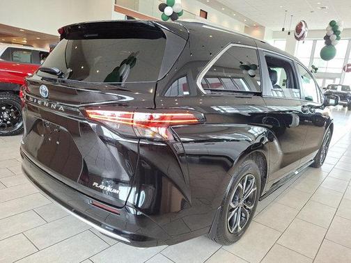 2025 Toyota Sienna Platinum 7 Passenger