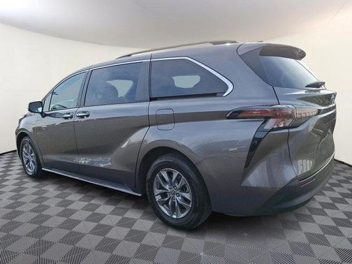 2023 Toyota Sienna XLE 7 Passenger