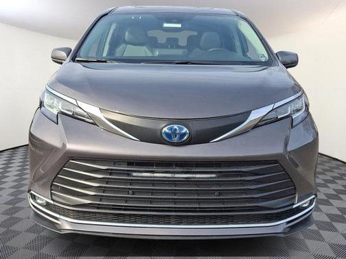 2023 Toyota Sienna XLE 7 Passenger