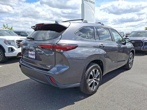 2025 Toyota Highlander XLE