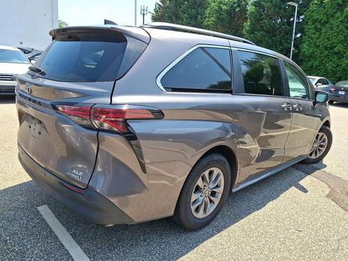 2022 Toyota Sienna XLE 7 Passenger