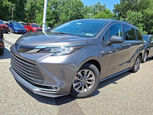 2022 Toyota Sienna XLE 7 Passenger
