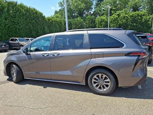 2022 Toyota Sienna XLE 7 Passenger