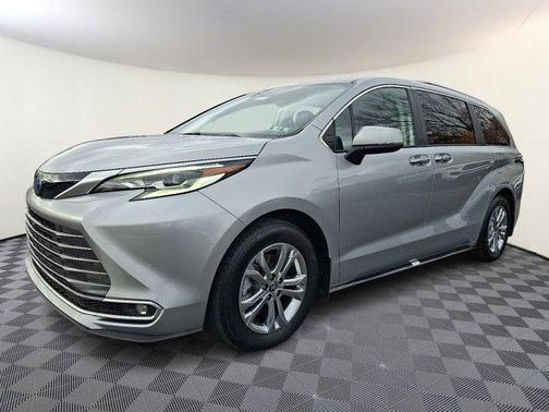 2023 Toyota Sienna Platinum