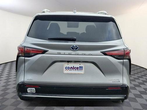 2023 Toyota Sienna Platinum