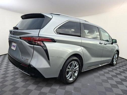 2023 Toyota Sienna Platinum