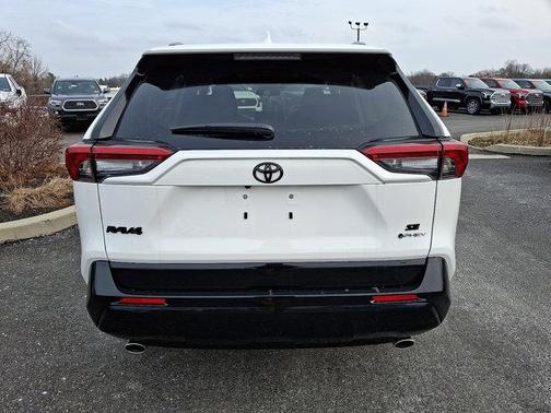 2025 Toyota RAV4 Hybrid SE