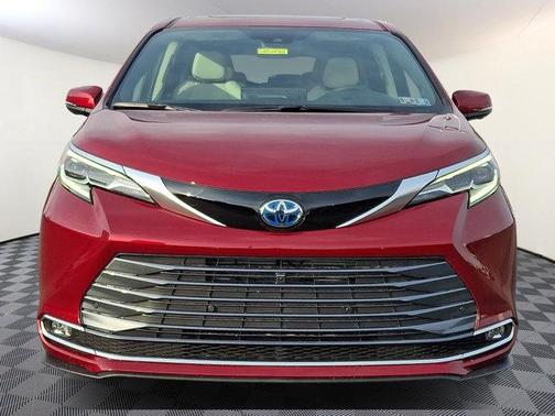 2025 Toyota Sienna Platinum