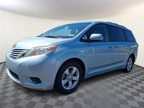 2017 Toyota Sienna LE