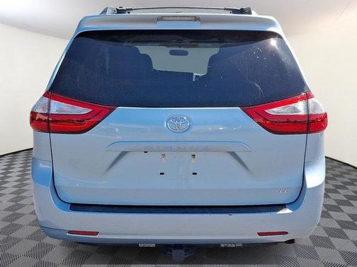 2017 Toyota Sienna LE