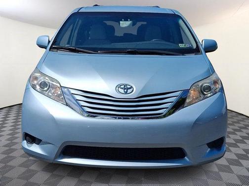 2017 Toyota Sienna LE