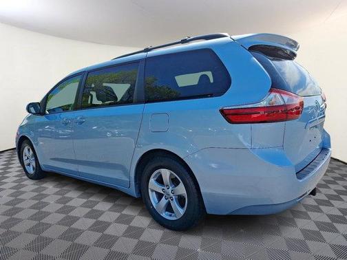 2017 Toyota Sienna LE
