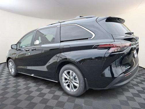 2025 Toyota Sienna XLE