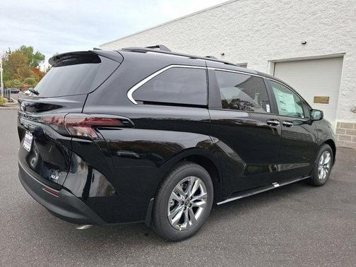 2025 Toyota Sienna XLE