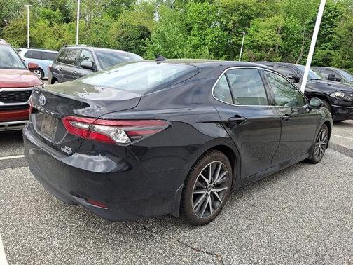 2022 Toyota Camry Hybrid XLE