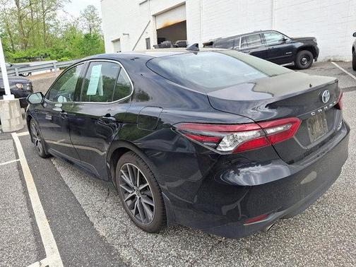 2022 Toyota Camry Hybrid XLE