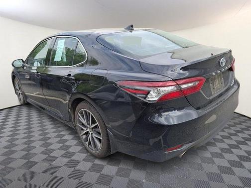 2022 Toyota Camry Hybrid XLE