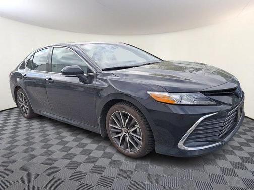 2022 Toyota Camry Hybrid XLE