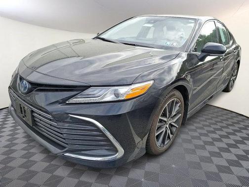 2022 Toyota Camry Hybrid XLE