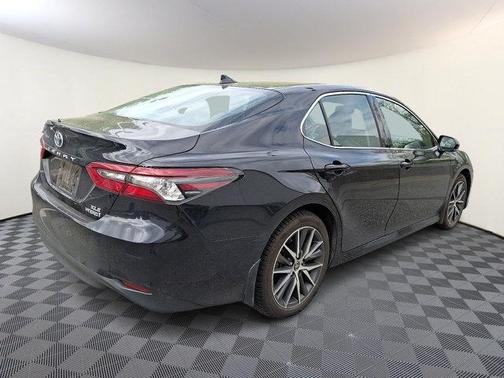 2022 Toyota Camry Hybrid XLE