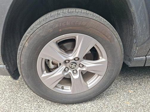 Magnetic Gray Met 2025 Toyota RAV4 XLE