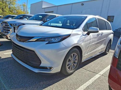 2021 Toyota Sienna XLE 7 Passenger