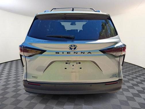 Celestial Silver Metallic 2023 Toyota Sienna XLE
