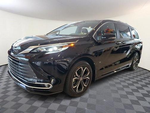 2025 Toyota Sienna Platinum