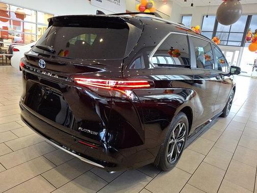 2025 Toyota Sienna Platinum