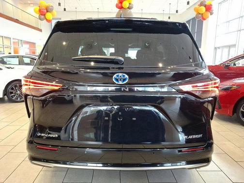 2025 Toyota Sienna Platinum