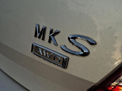 2014 Lincoln MKS Base
