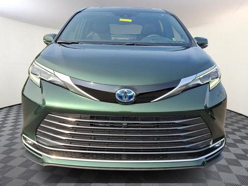 2025 Toyota Sienna Platinum 7 Passenger