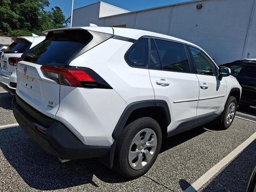 2022 Toyota RAV4 LE
