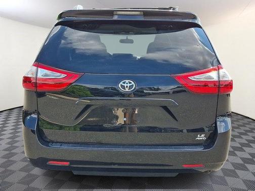 2017 Toyota Sienna LE