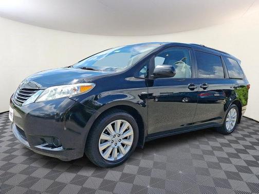 2017 Toyota Sienna LE