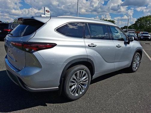 2025 Toyota Highlander Platinum