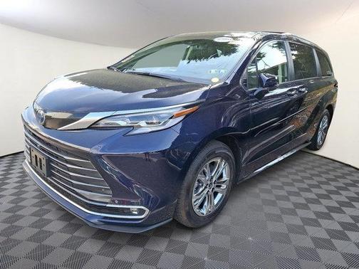 2022 Toyota Sienna Platinum 7 Passenger