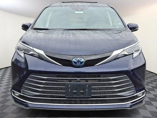 2022 Toyota Sienna Platinum 7 Passenger