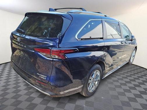 2022 Toyota Sienna Platinum 7 Passenger