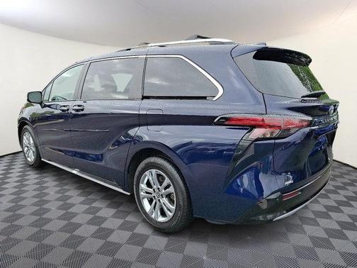 2022 Toyota Sienna Platinum 7 Passenger
